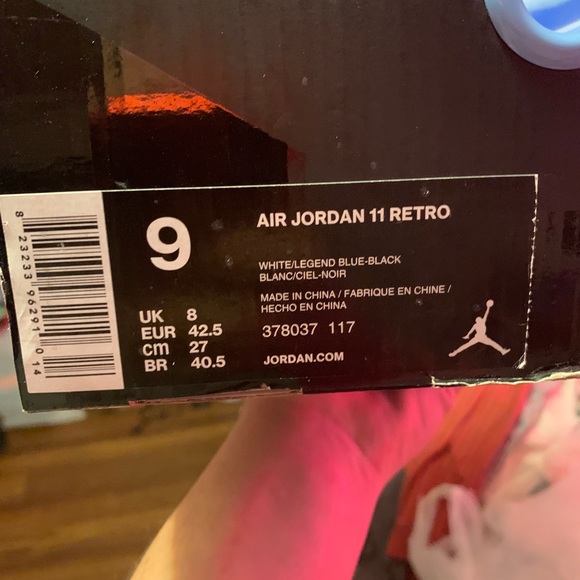 Jordan retro 11s size 9. - Picture 4 of 8